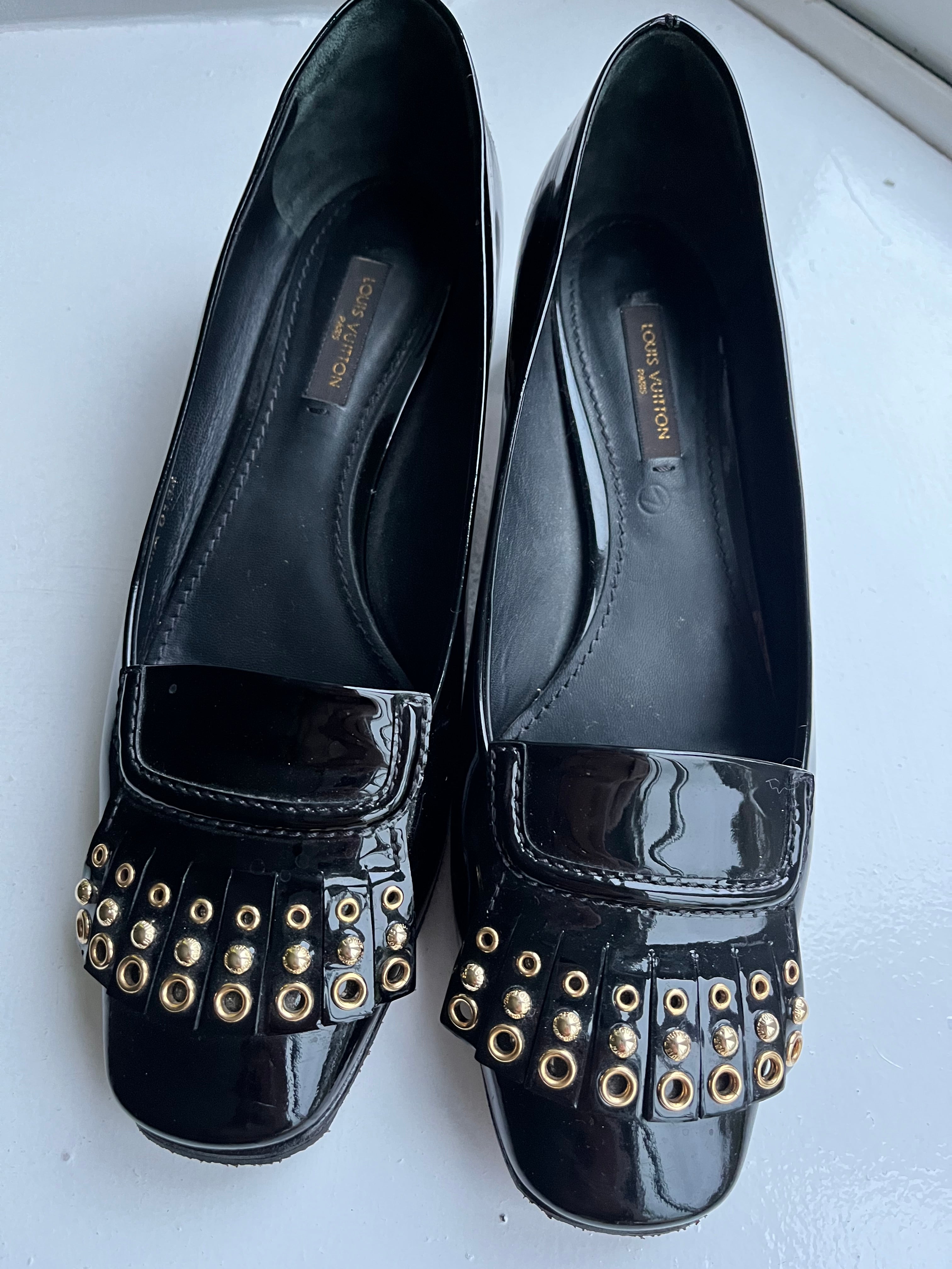 Louis Vuitton Black Patent Pumps Size 39