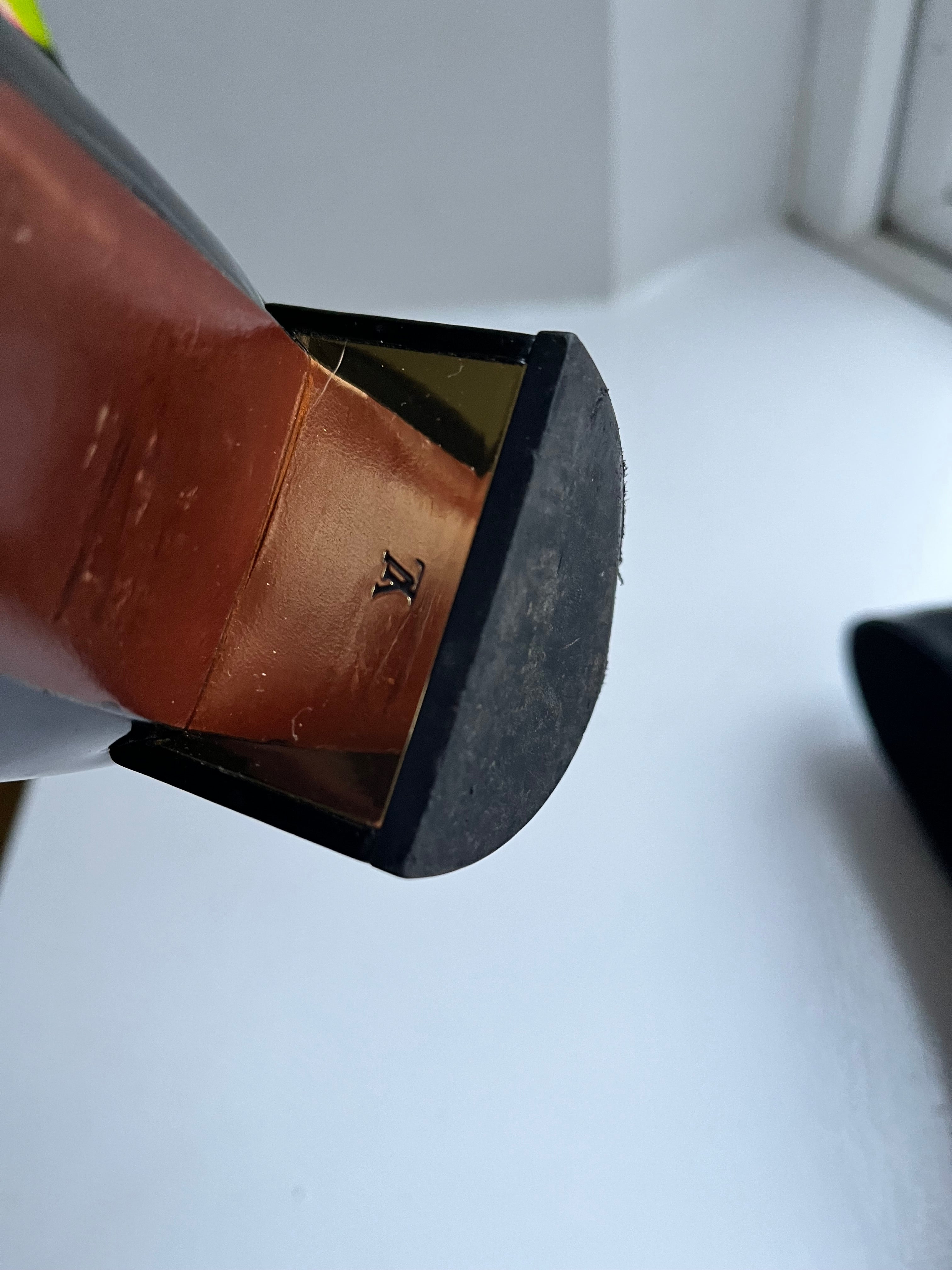 Louis Vuitton Black Patent Pumps Size 39