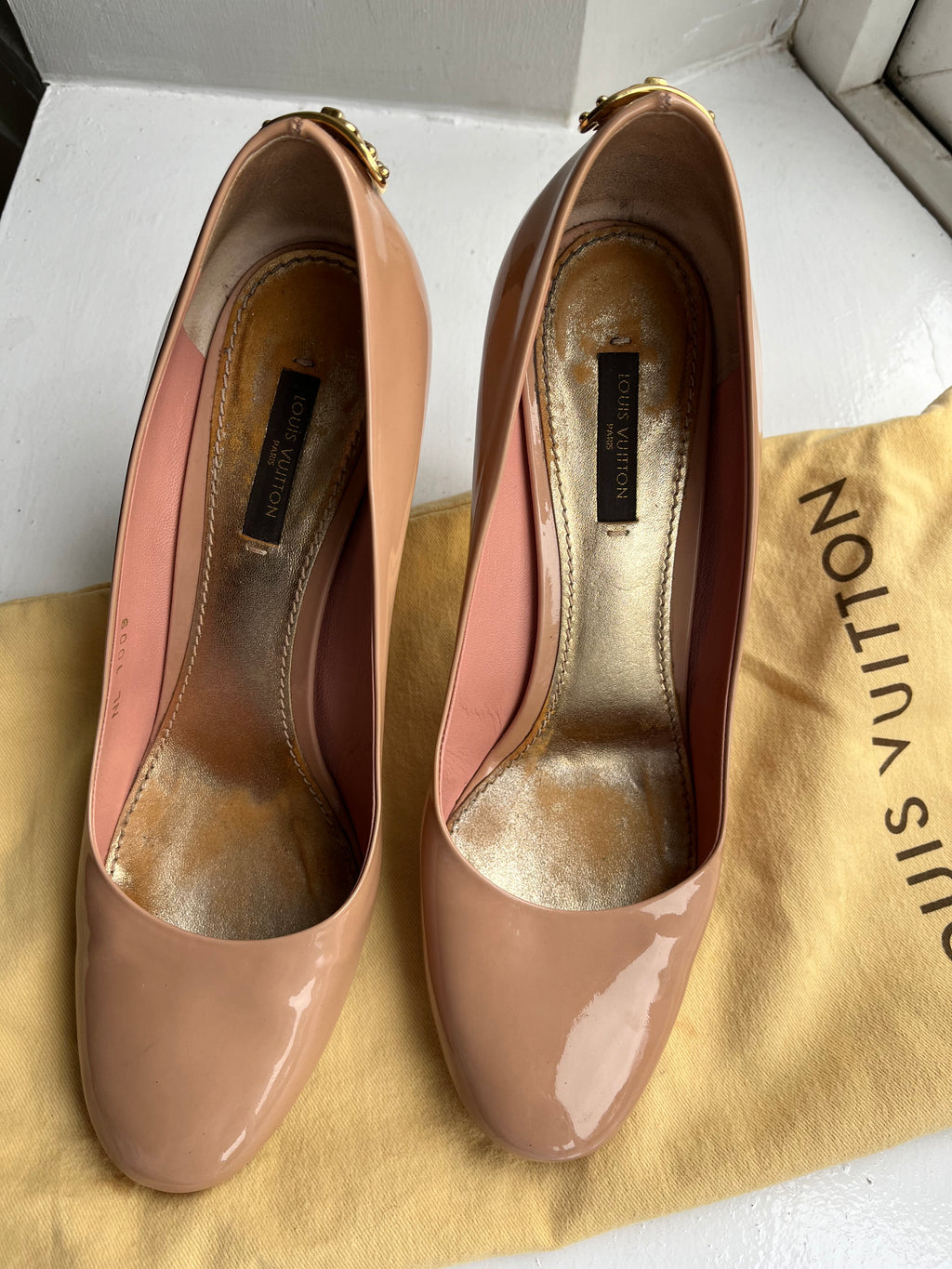 Louis Vuitton Nude Patent Pumps Size 39