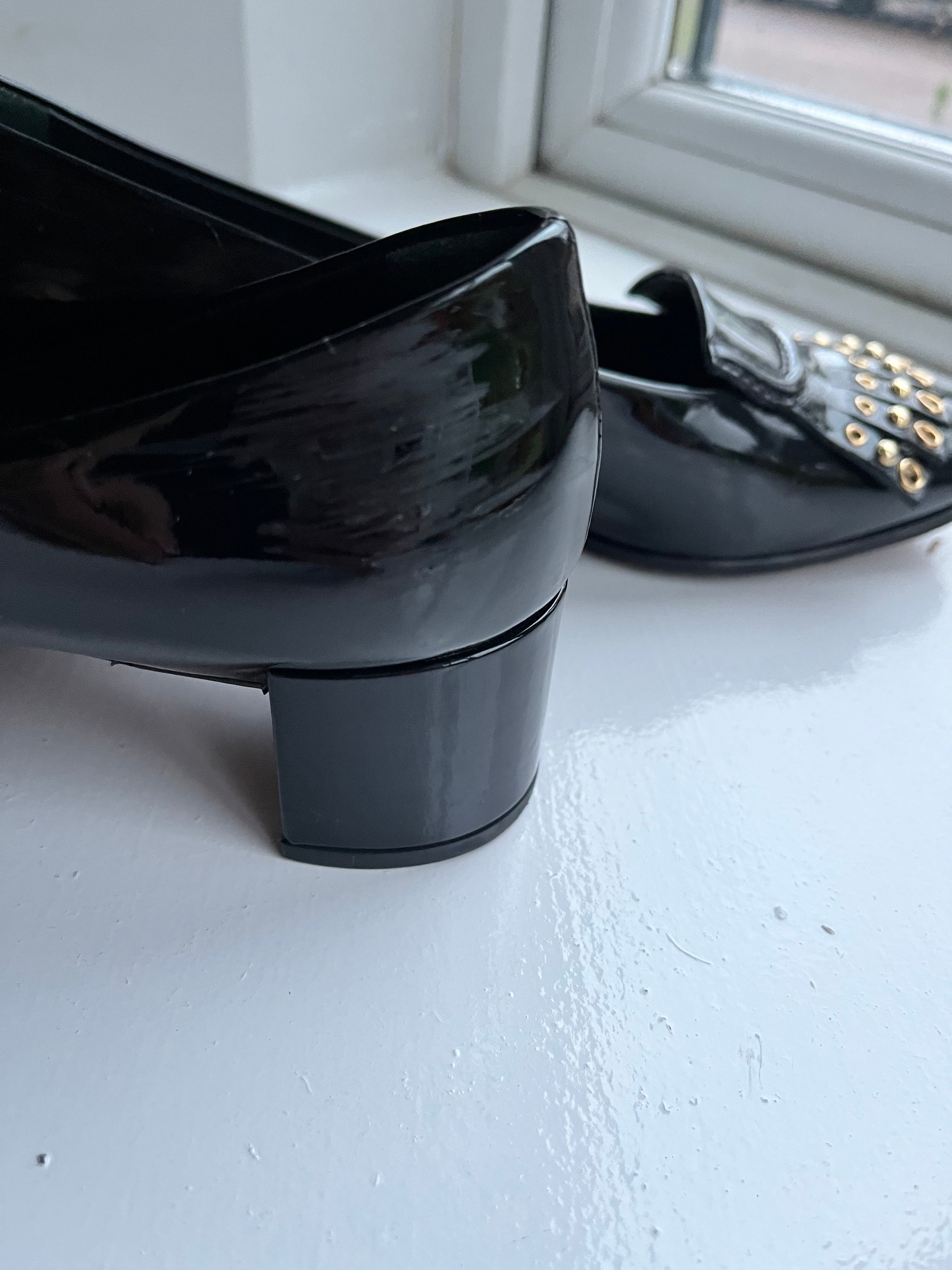 Louis Vuitton Black Patent Pumps Size 39