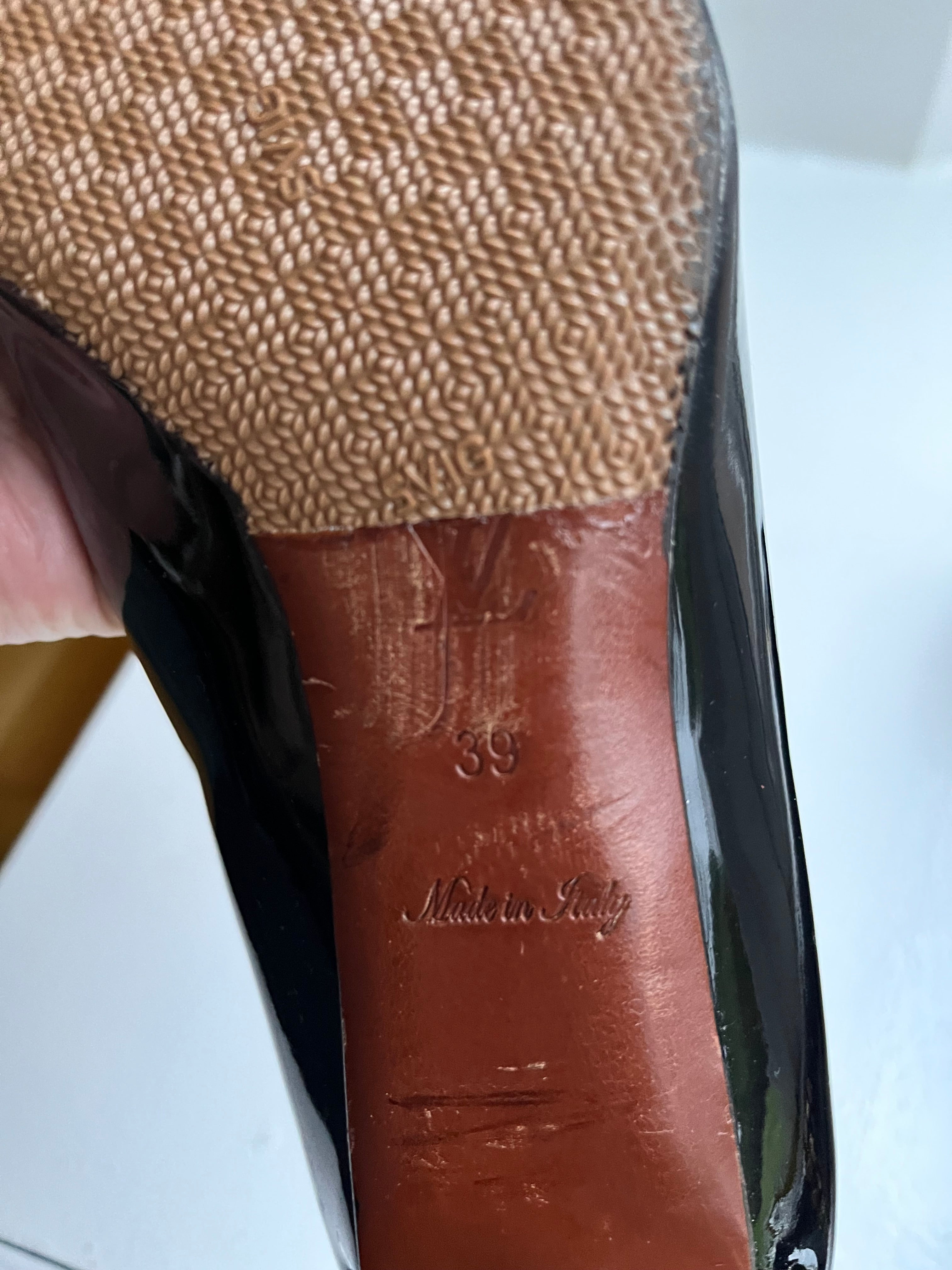 Louis Vuitton Black Patent Pumps Size 39