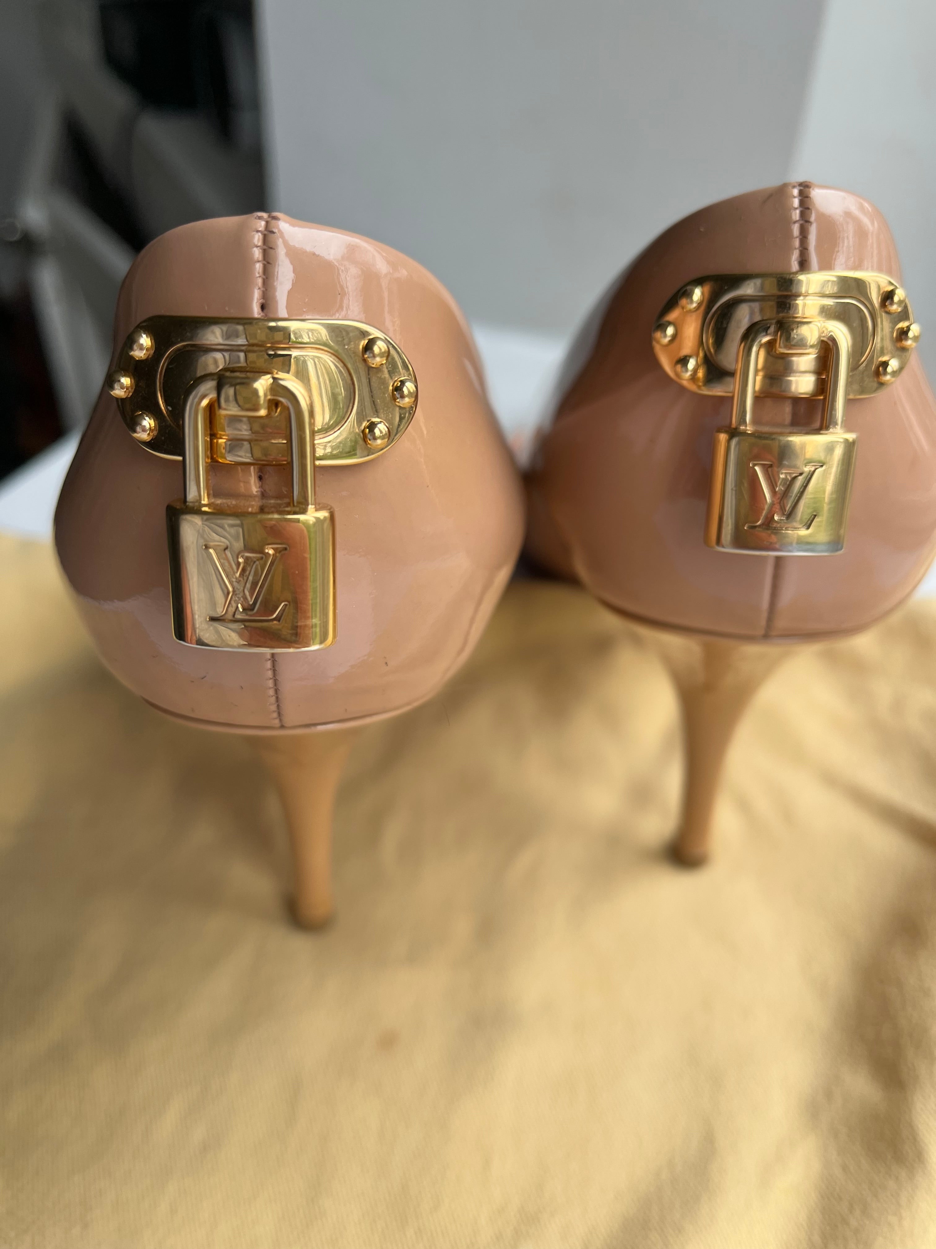 Louis Vuitton Nude Patent Pumps Size 39