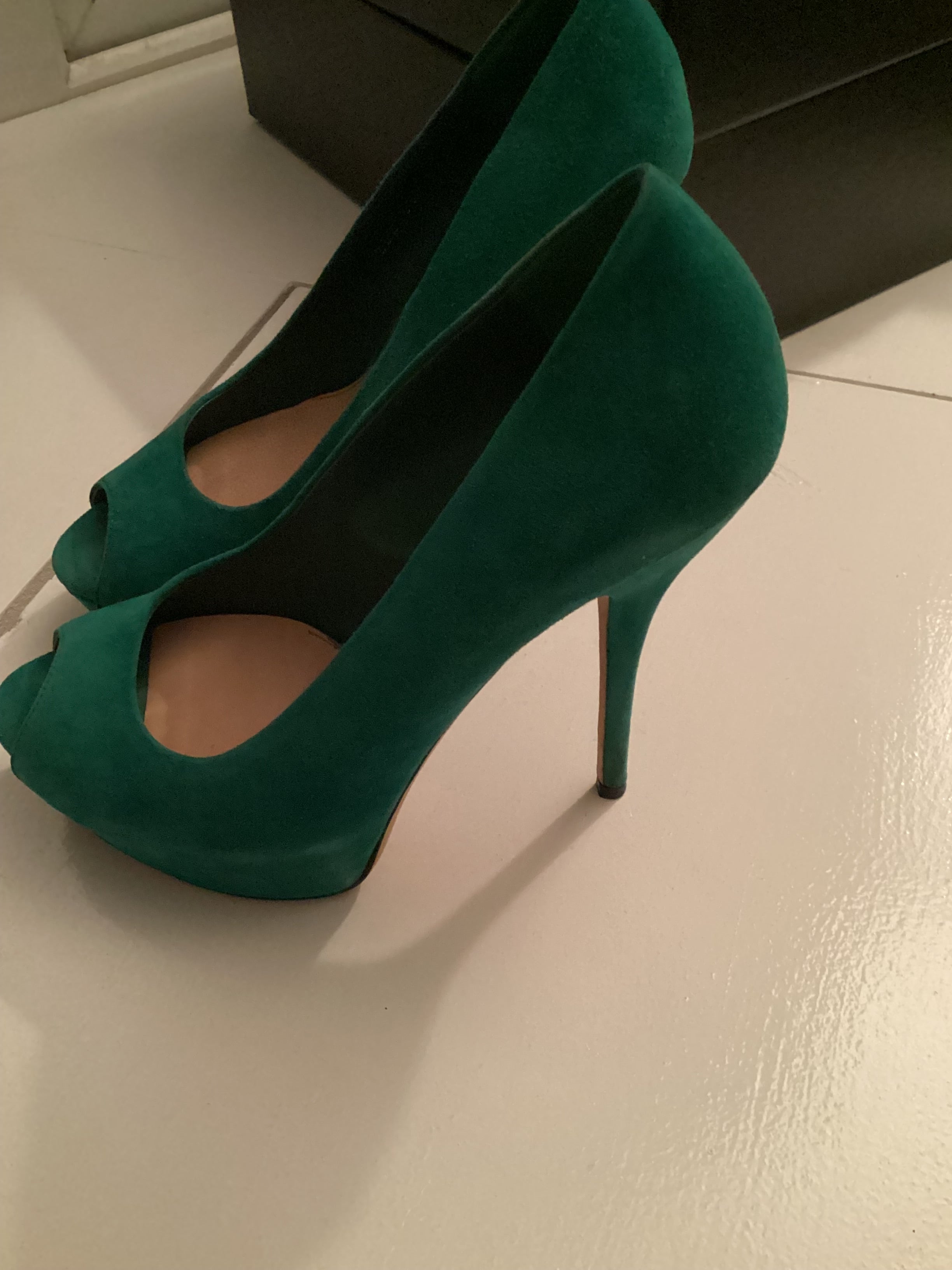 Gucci Green Suede Peeptoe Heels Size 37