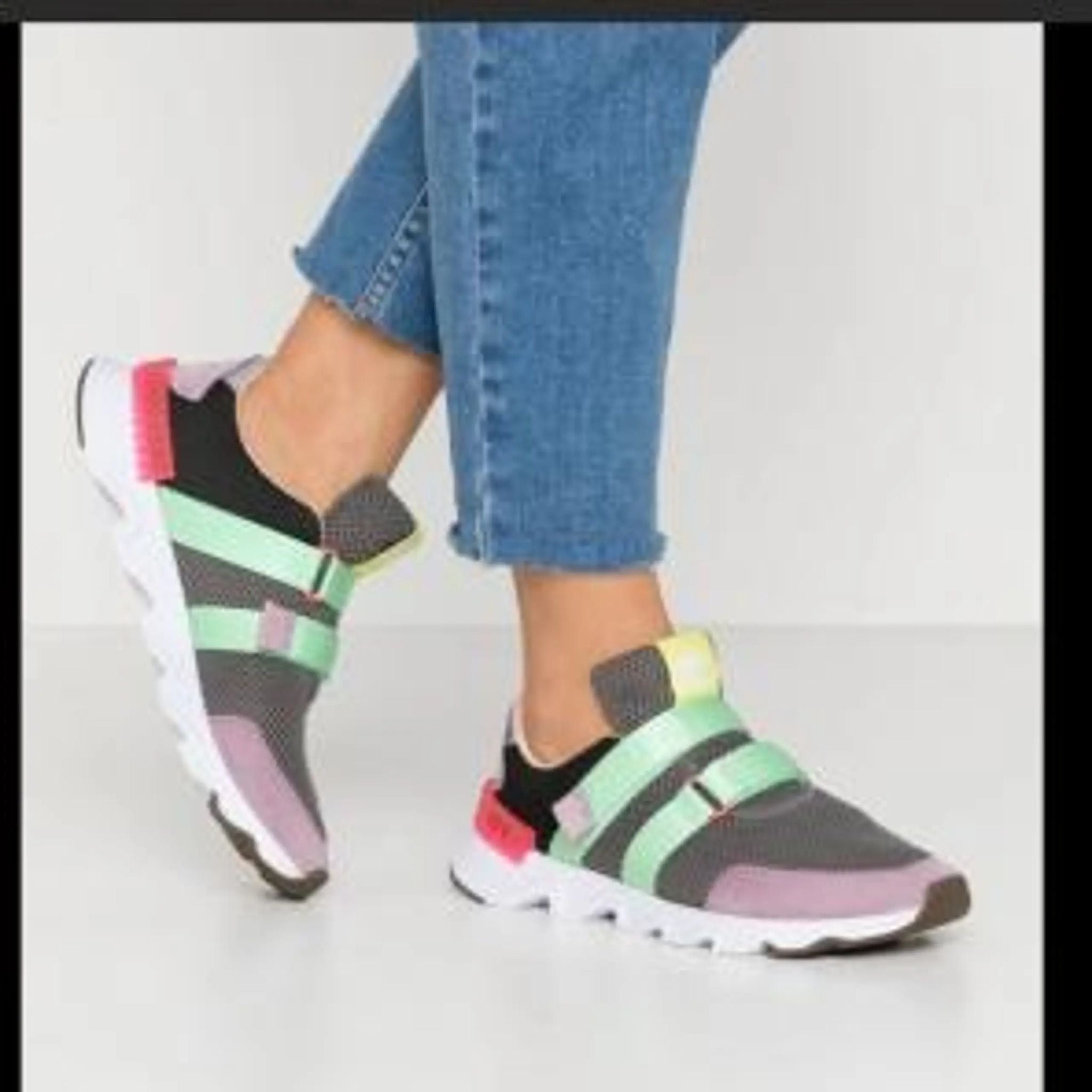 Sorel Kinetic Sneakers Size 5